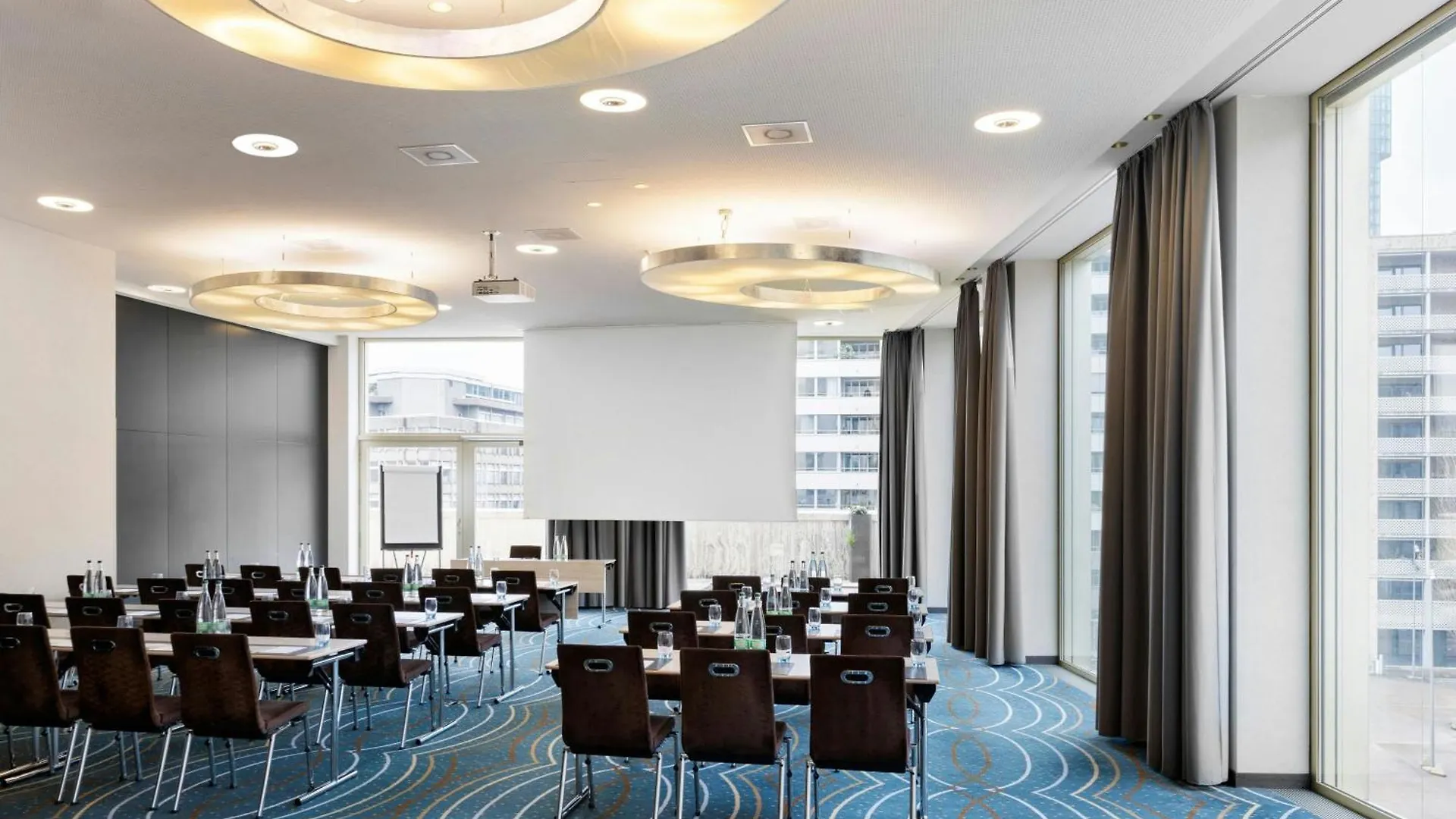 Renaissance Zurich Tower Hotel 5*,