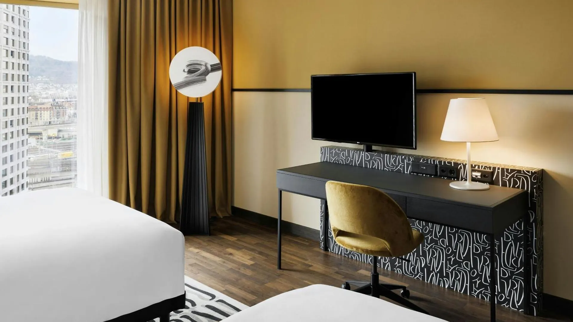 Renaissance Zurich Tower Hotel 5*,
