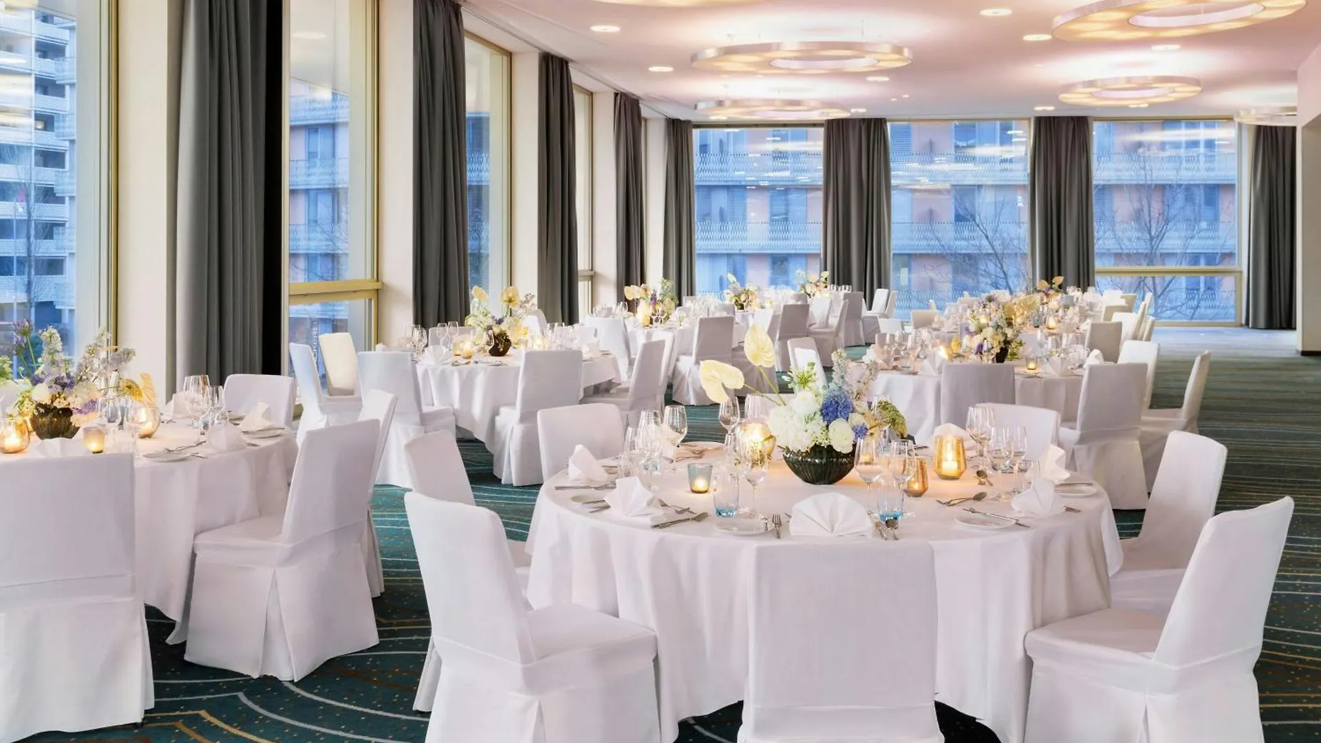 Renaissance Zurich Tower Hotel 5*,