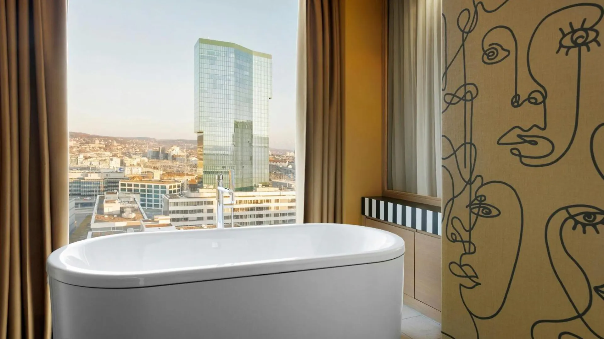 Renaissance Zurich Tower Hotel 5*,
